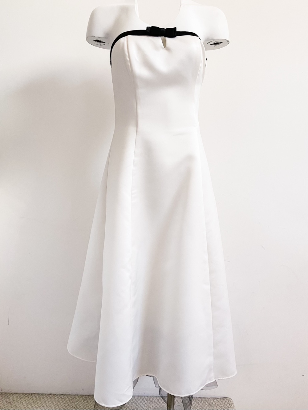 Jessica McClintock Cream and Black Dress Label Detail